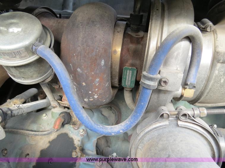 image for item B2492 2003 Freightliner C120 semi truck