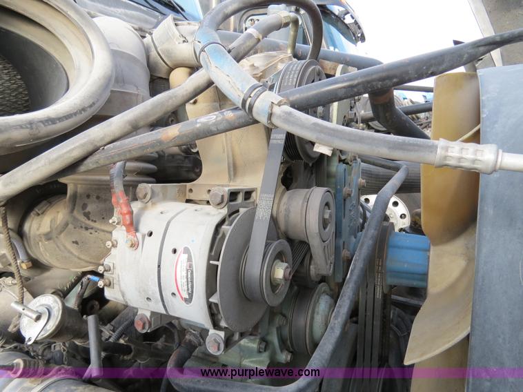 image for item B2492 2003 Freightliner C120 semi truck