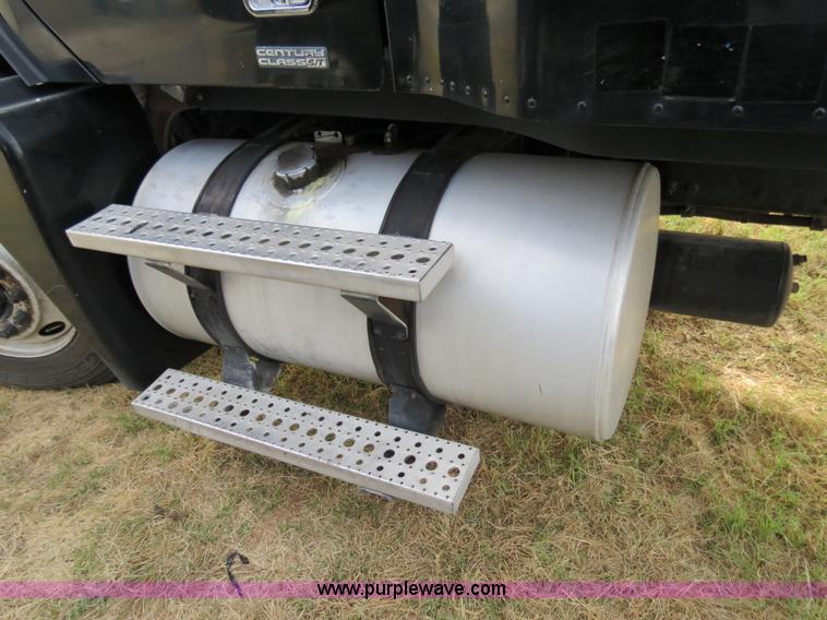 image for item B2492 2003 Freightliner C120 semi truck