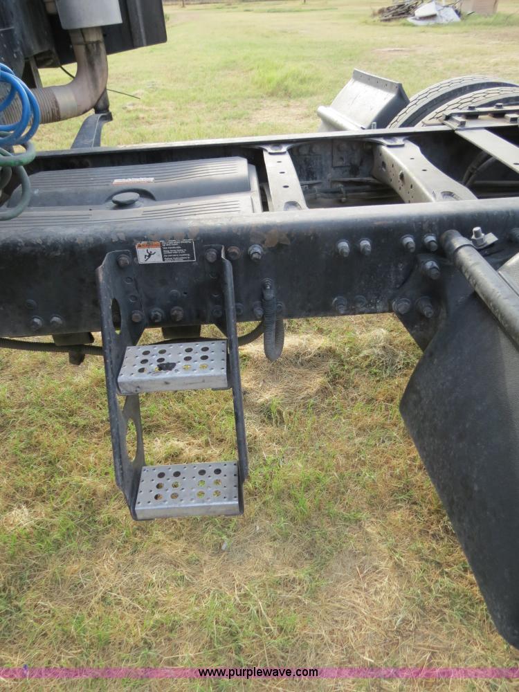 image for item B2492 2003 Freightliner C120 semi truck