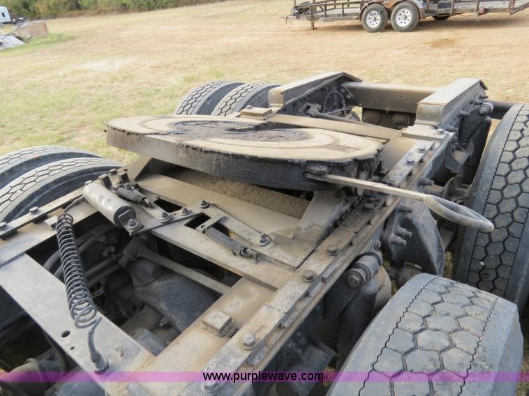 image for item B2492 2003 Freightliner C120 semi truck