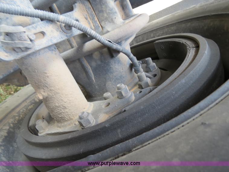 image for item B2492 2003 Freightliner C120 semi truck