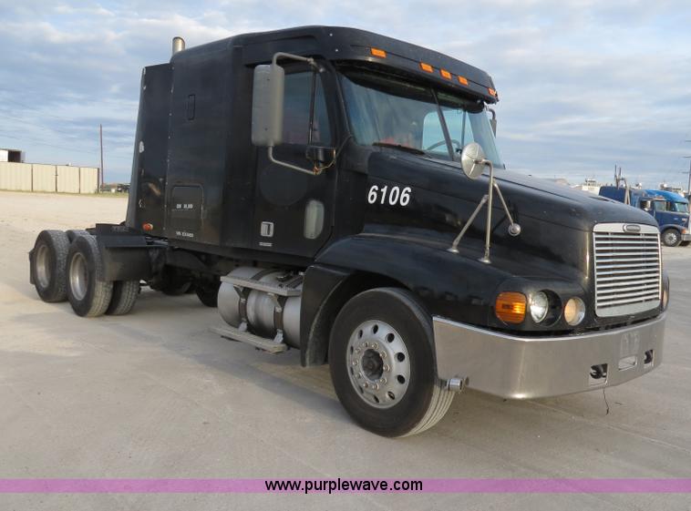 image for item B2493 2003 Freightliner C120 semi truck