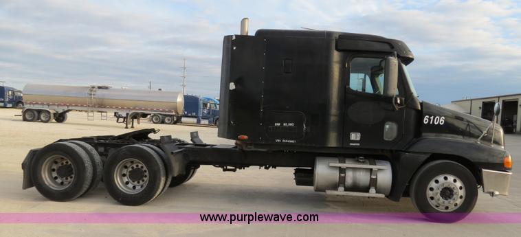 image for item B2493 2003 Freightliner C120 semi truck