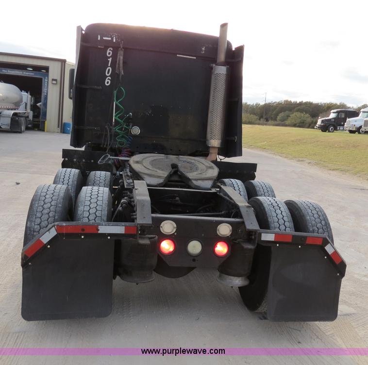 image for item B2493 2003 Freightliner C120 semi truck