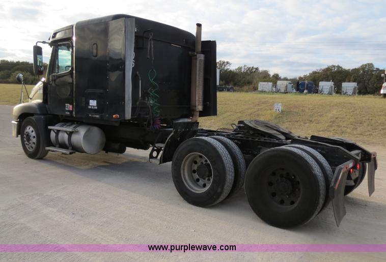 image for item B2493 2003 Freightliner C120 semi truck