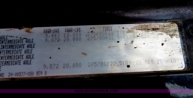 image for item B2493 2003 Freightliner C120 semi truck