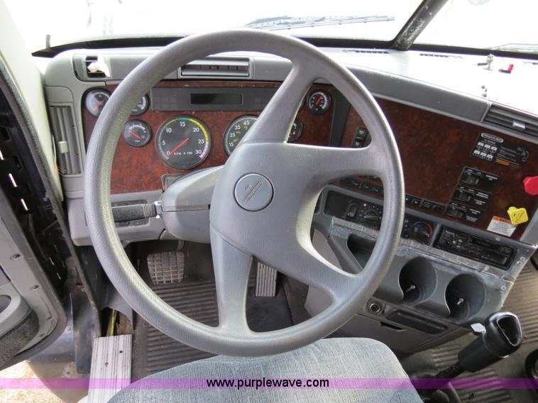 image for item B2493 2003 Freightliner C120 semi truck