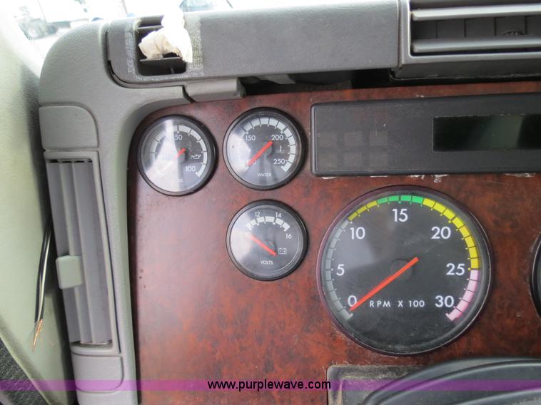 image for item B2493 2003 Freightliner C120 semi truck