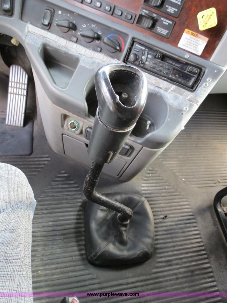 image for item B2493 2003 Freightliner C120 semi truck