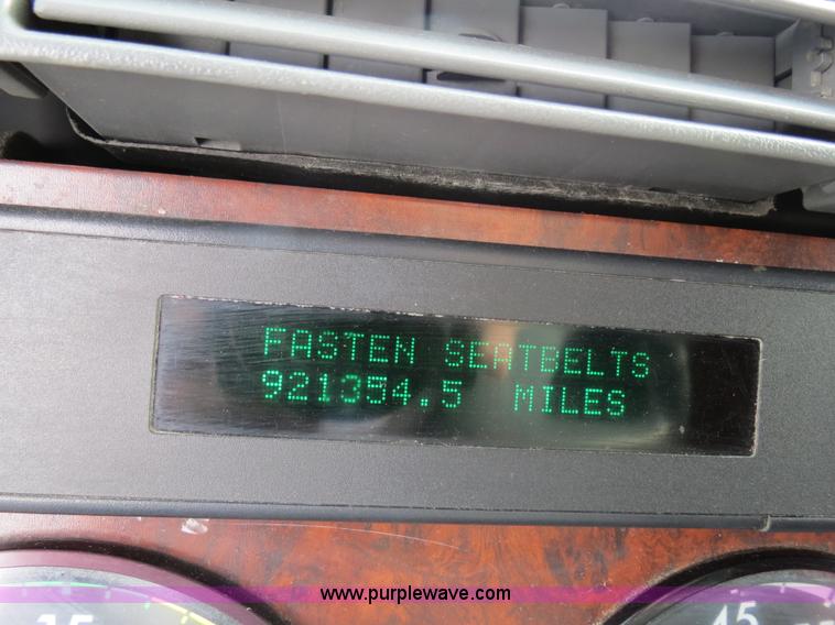 image for item B2493 2003 Freightliner C120 semi truck