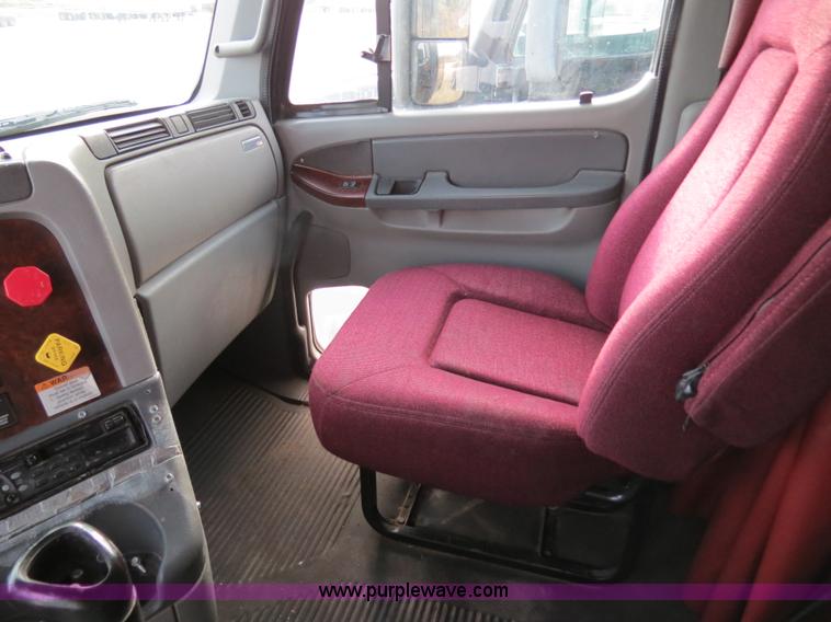 image for item B2493 2003 Freightliner C120 semi truck