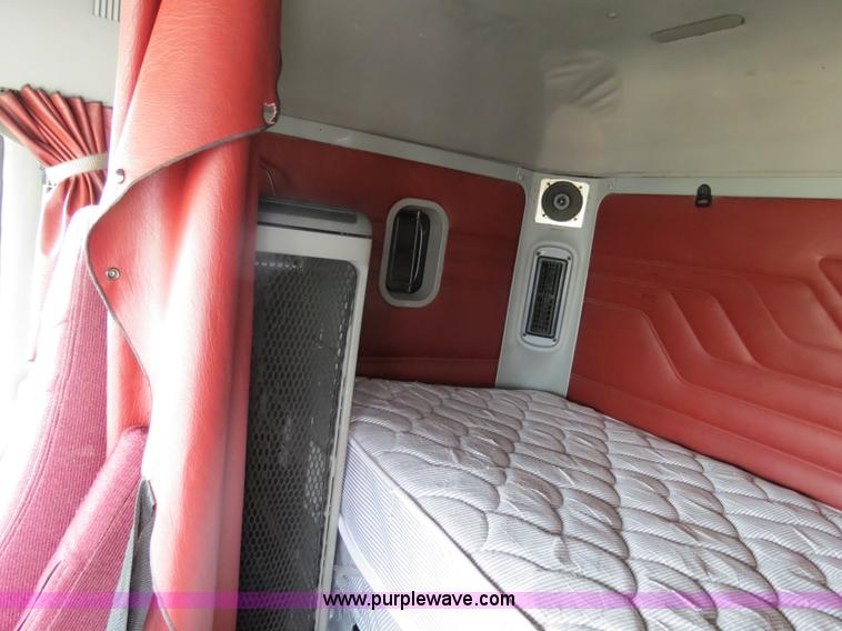 image for item B2493 2003 Freightliner C120 semi truck