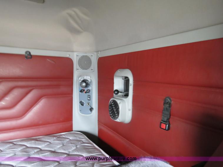 image for item B2493 2003 Freightliner C120 semi truck