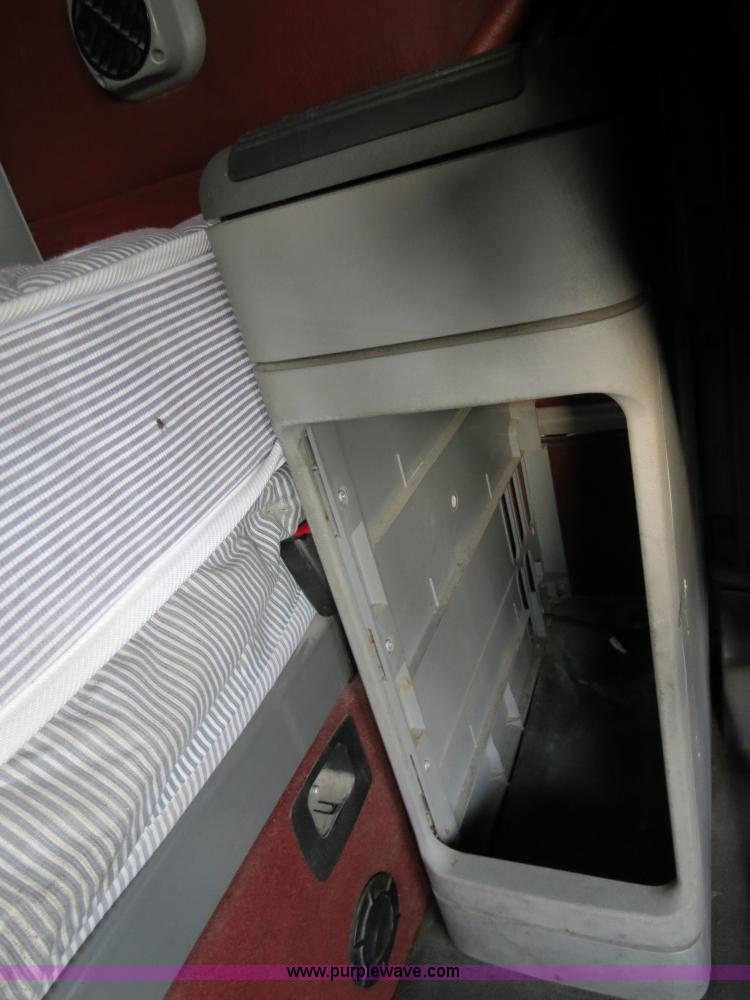 image for item B2493 2003 Freightliner C120 semi truck