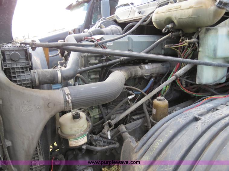 image for item B2493 2003 Freightliner C120 semi truck