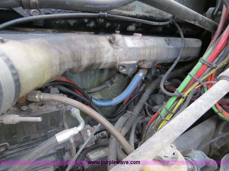 image for item B2493 2003 Freightliner C120 semi truck