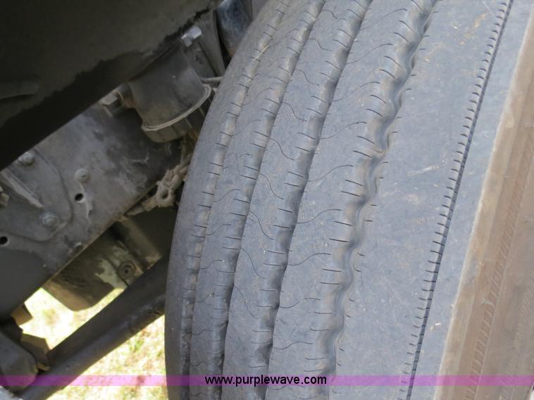 image for item B2493 2003 Freightliner C120 semi truck