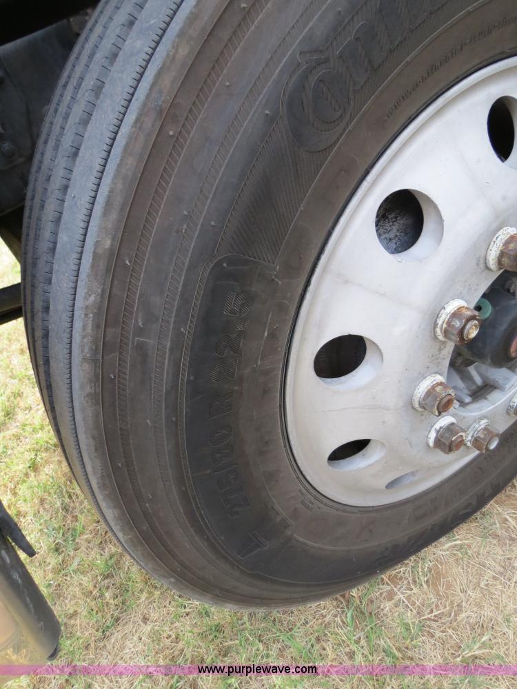 image for item B2493 2003 Freightliner C120 semi truck