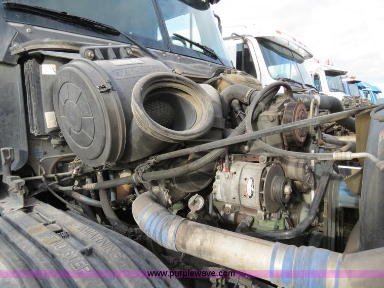 image for item B2493 2003 Freightliner C120 semi truck