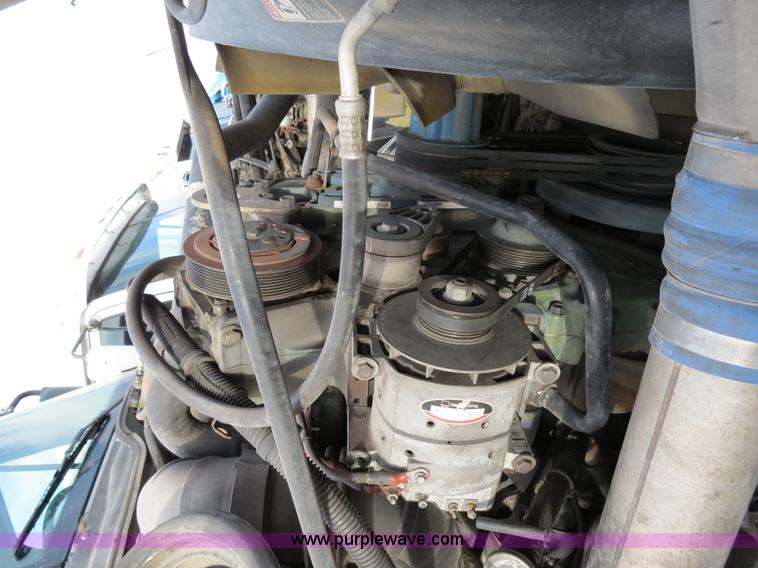 image for item B2493 2003 Freightliner C120 semi truck