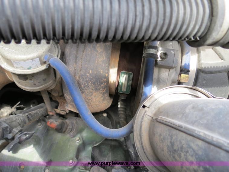 image for item B2493 2003 Freightliner C120 semi truck