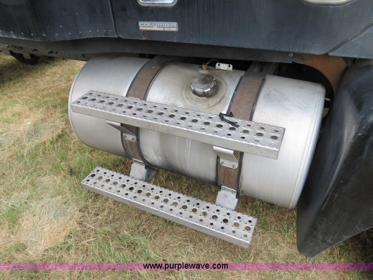 image for item B2493 2003 Freightliner C120 semi truck