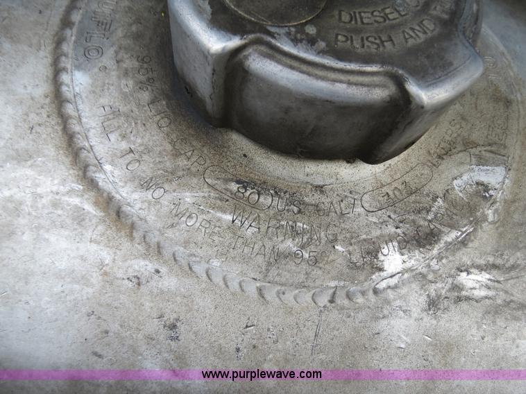 image for item B2493 2003 Freightliner C120 semi truck