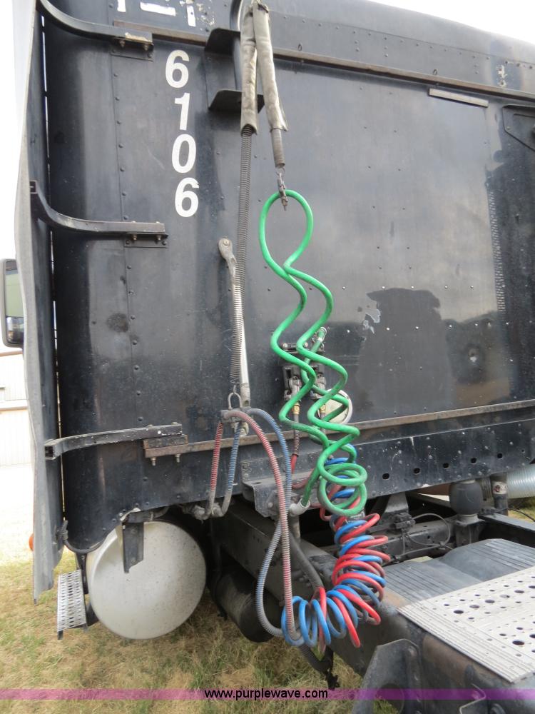 image for item B2493 2003 Freightliner C120 semi truck