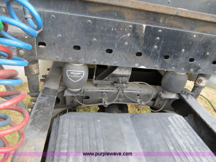 image for item B2493 2003 Freightliner C120 semi truck