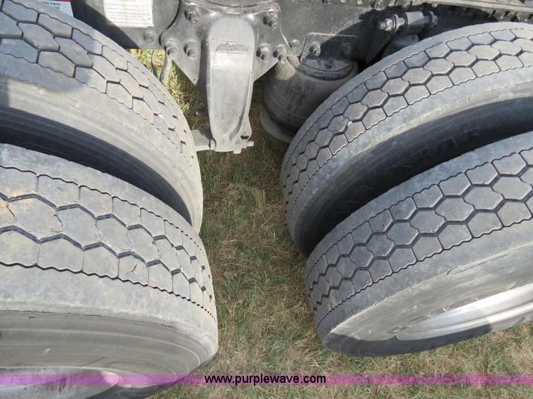 image for item B2493 2003 Freightliner C120 semi truck