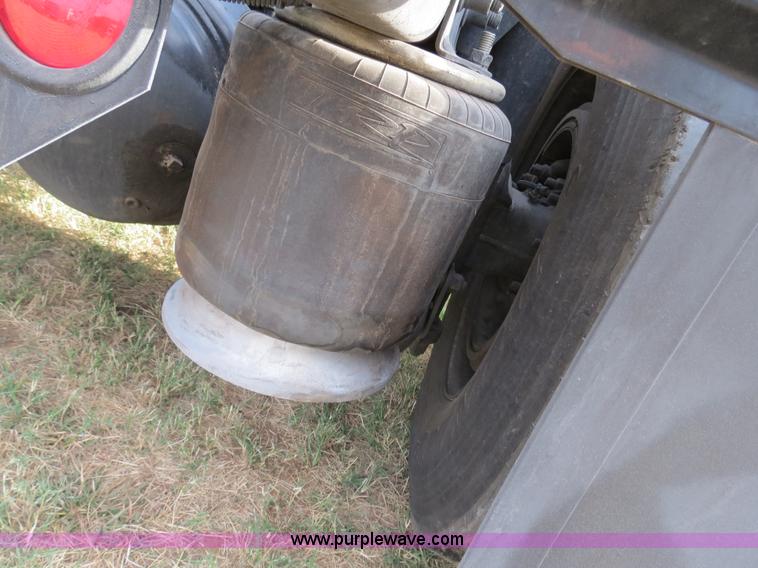 image for item B2493 2003 Freightliner C120 semi truck