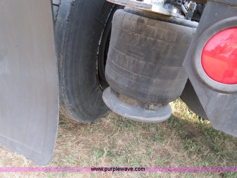 image for item B2493 2003 Freightliner C120 semi truck