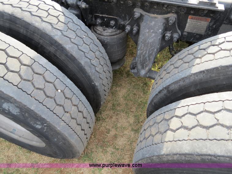 image for item B2493 2003 Freightliner C120 semi truck