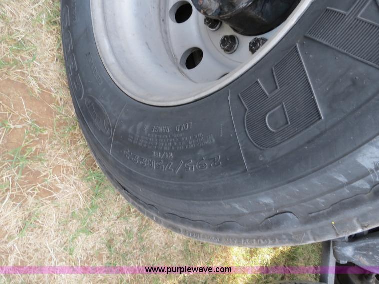 image for item B2493 2003 Freightliner C120 semi truck