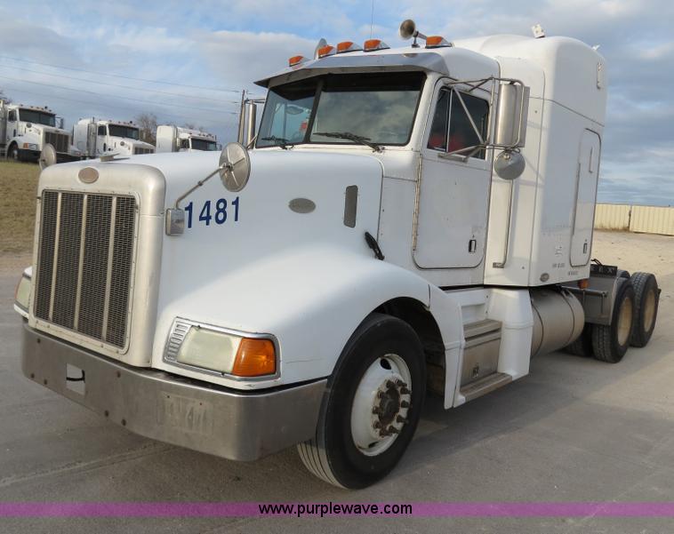 image for item B2495 1999 Peterbilt 377 semi truck