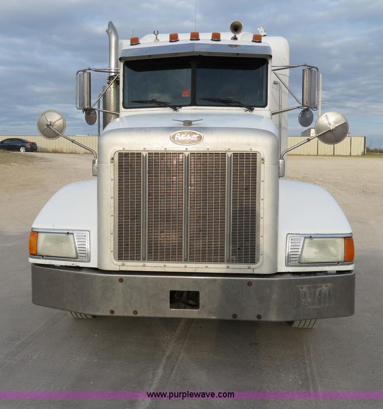 image for item B2495 1999 Peterbilt 377 semi truck
