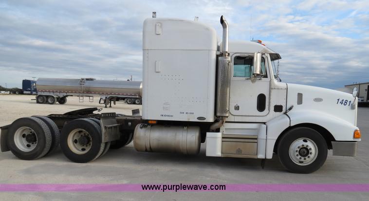 image for item B2495 1999 Peterbilt 377 semi truck