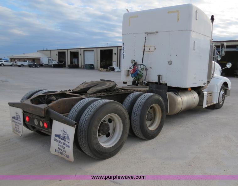 image for item B2495 1999 Peterbilt 377 semi truck