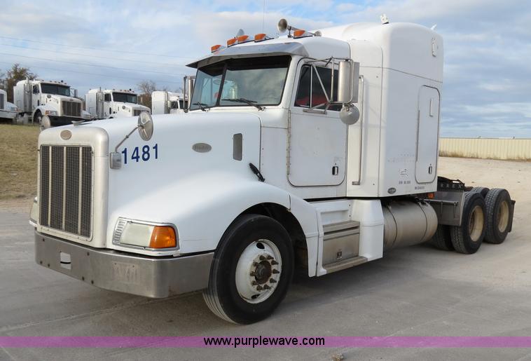 image for item B2495 1999 Peterbilt 377 semi truck