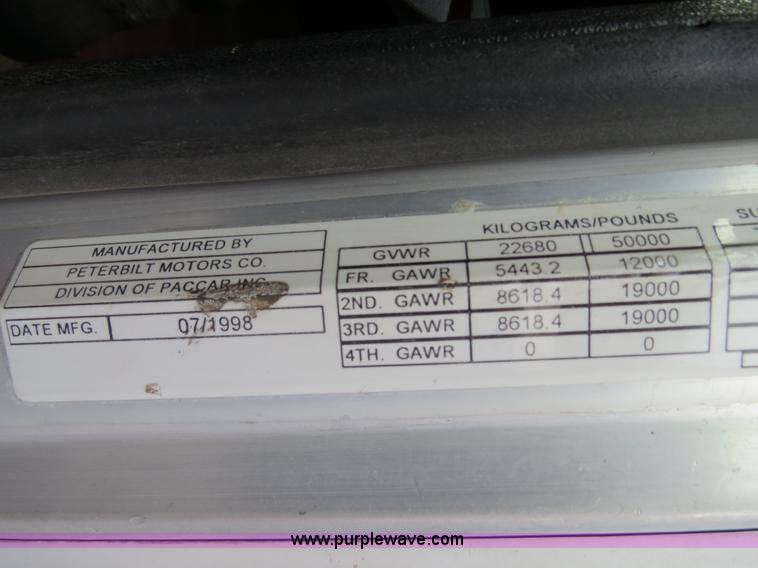image for item B2495 1999 Peterbilt 377 semi truck