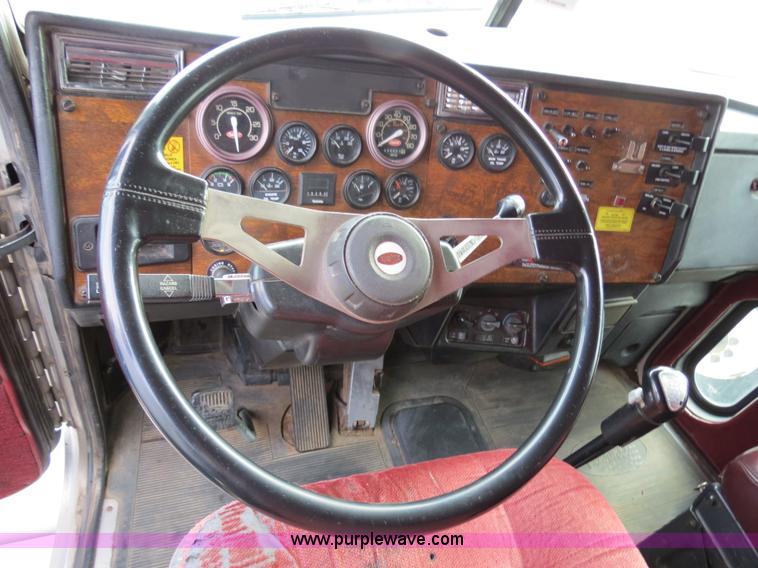 image for item B2495 1999 Peterbilt 377 semi truck