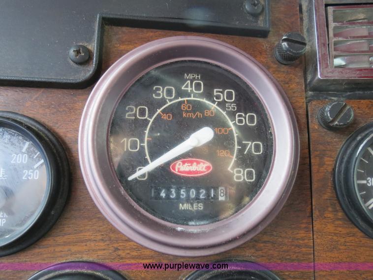image for item B2495 1999 Peterbilt 377 semi truck