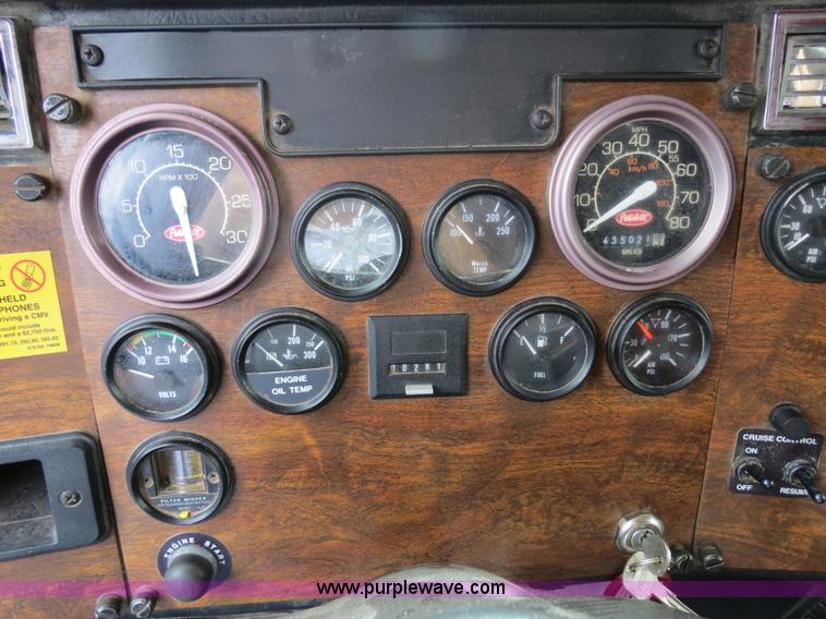 image for item B2495 1999 Peterbilt 377 semi truck