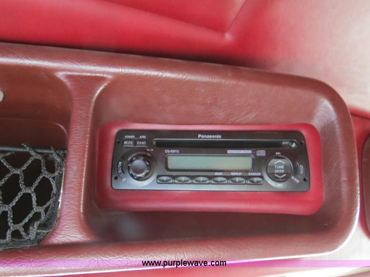 image for item B2495 1999 Peterbilt 377 semi truck