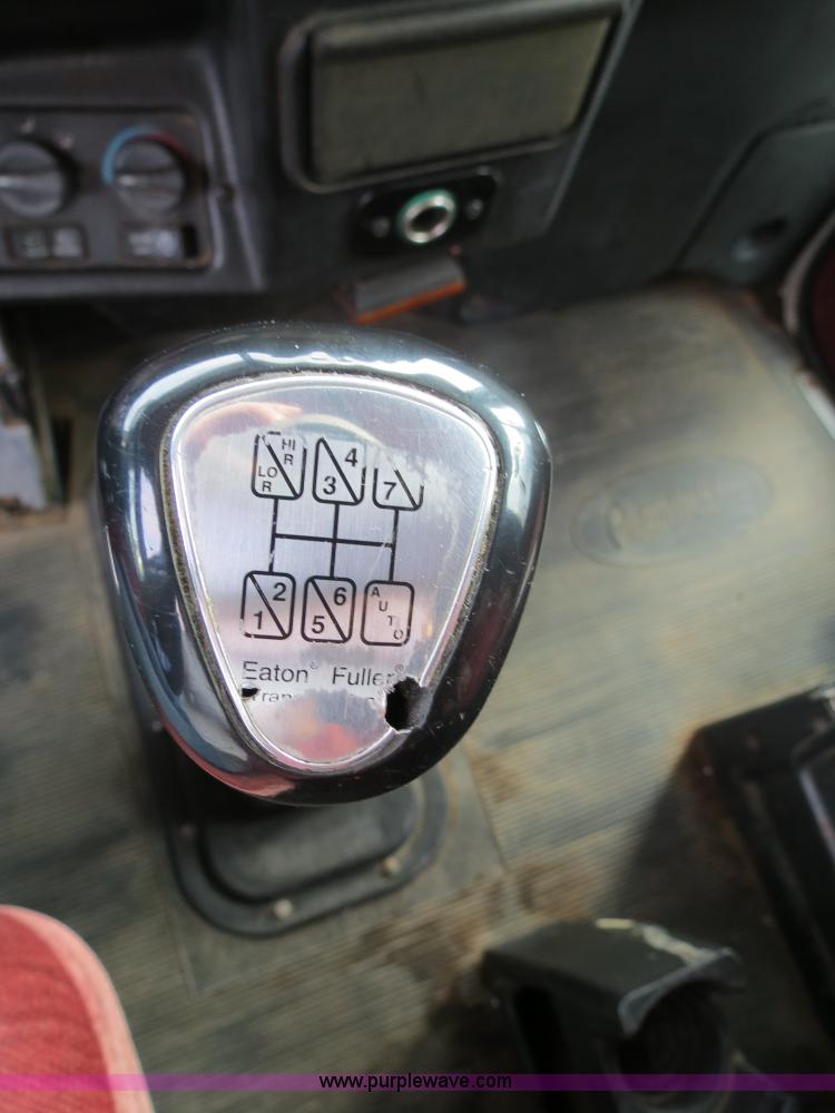 image for item B2495 1999 Peterbilt 377 semi truck