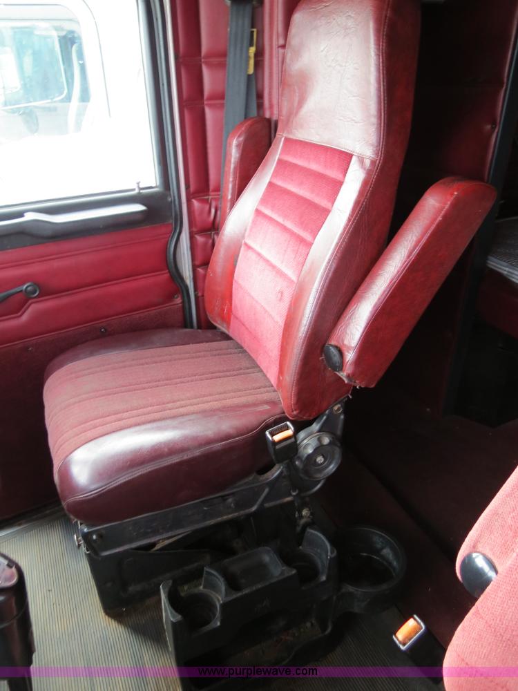 image for item B2495 1999 Peterbilt 377 semi truck