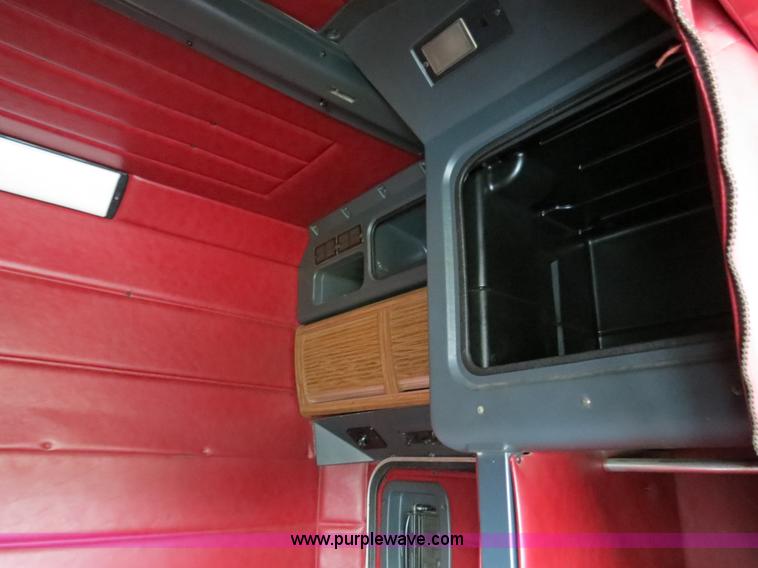 image for item B2495 1999 Peterbilt 377 semi truck