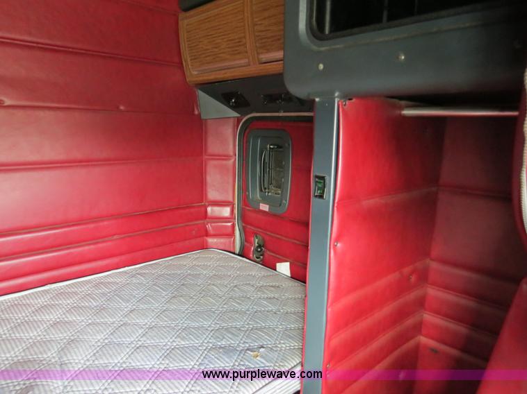 image for item B2495 1999 Peterbilt 377 semi truck