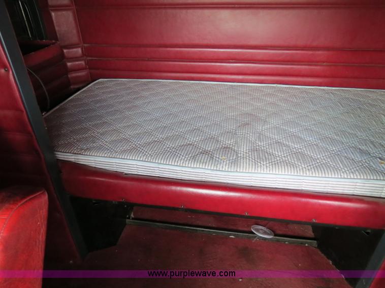 image for item B2495 1999 Peterbilt 377 semi truck